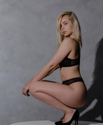 Сексуальная и игривая брюнетка ждет тебя у себя дома! Погрузись в мир страсти и наслаждения со мной. Абсолютная конфиденциальность и гарантия удовлетворения! 15786, 29 лет