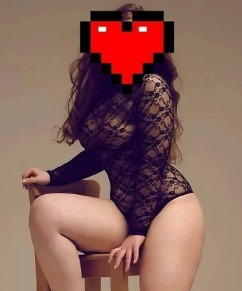 Сексуальная блондинка с огоньком! Готова окунуть тебя в мир страсти и удовольствия. У меня не бывает скучно! Приезжай, и мы с тобой станем настоящими героями своих фантазий. 9517, 26 лет